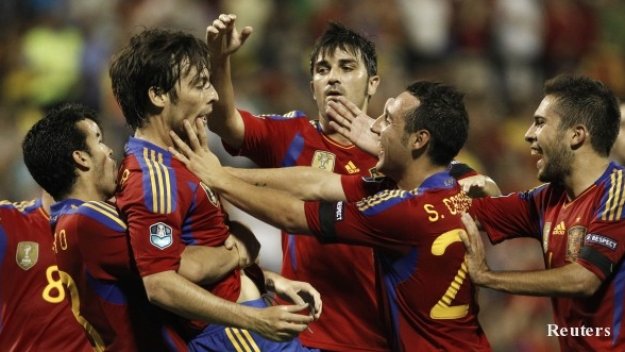 42 паса за 94 секунди за първия гол на Испания снощи