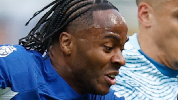 Стърлинг ще "изплува", но ако подпише с... Рексъм