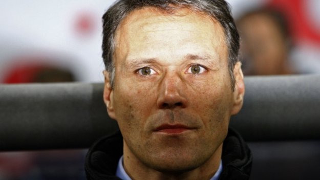 Марко ван Бастен се завръща начело на АЗ Алкмаар