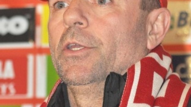 Стойчо за Дуци: Муци да си гледа работата