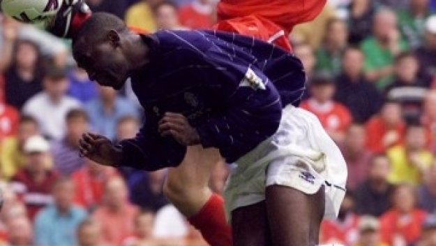 Анди Коул: &quot;Анфийлд&quot; е специален, кара те да даваш всичко от себе си