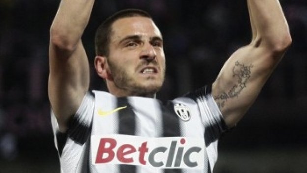 Бонучи наби крадец с пистолет