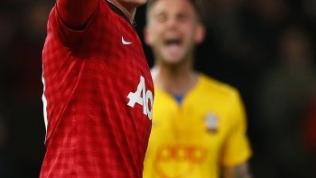 Уейн Руни обърна &quot;светците&quot; и донесе победата на Юнайтед