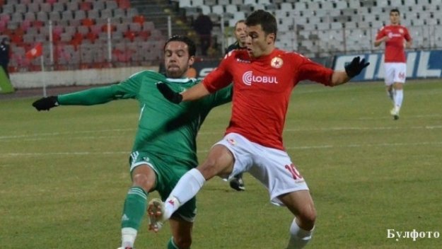 ЦСКА яде бой и от Рапид Букурещ