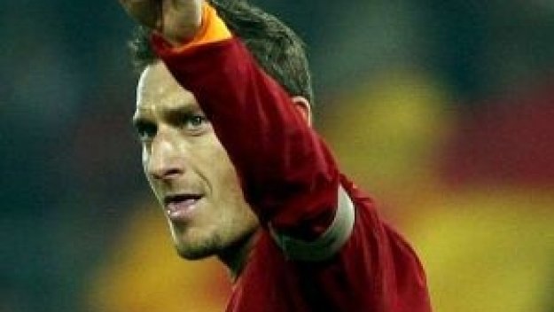 Тоти преподписва с Рома до 2012