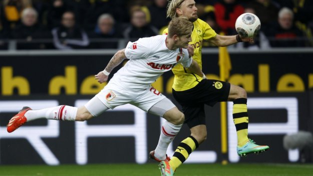 Футболист на Аугсбург попадна в радарите на Дортмунд