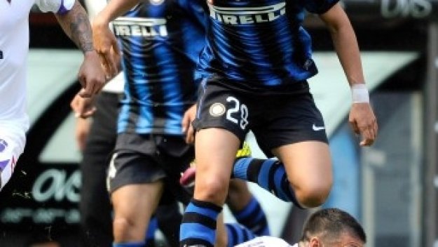 Интер продължи &quot;миланската прокоба&quot; над Фиорентина