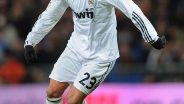 Ливърпул напира за Ван дер Ваарт