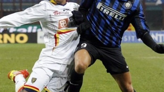 Форлан аут още за месец