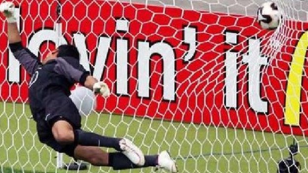 Вратар втрещи света с гол от 83 метра + ВИДЕО