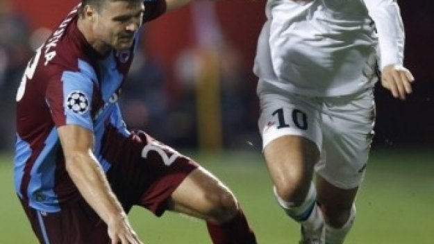 От Мадрид следят развитието на Азар