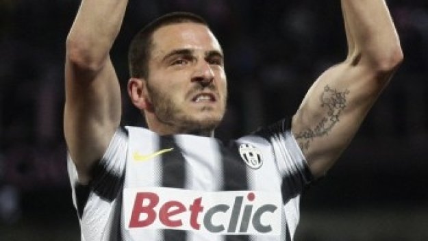 Ювентус мина през Палермо и излезе първи