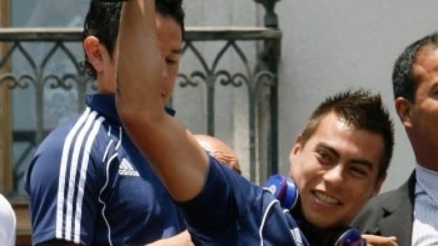 Наполи може да даде Варгас под наем