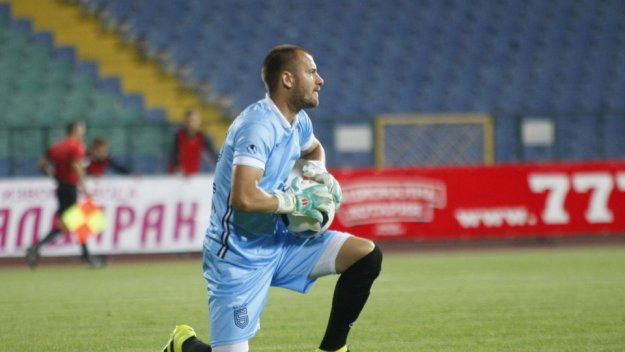 Ботев (Пловдив) готви трансферен удар с роден национален вратар