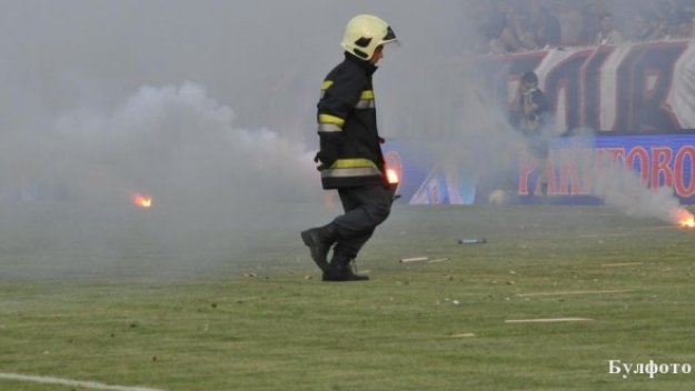 Над 1500 ултраси на Левски щурмуват "Лазур"