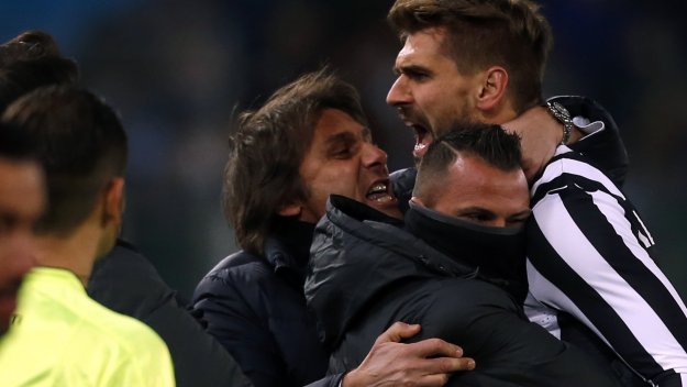 Шоу на Конте на пресконференцията