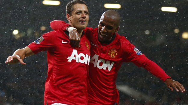 Манчестър Юнайтед планира продажбата на Андерсон и Йънг през януари