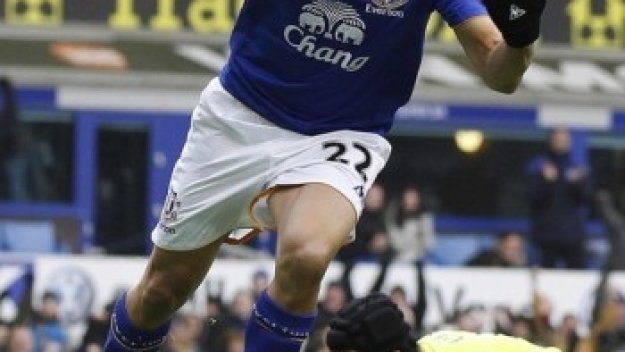 Евертън купи отново Стивън Пиенаар