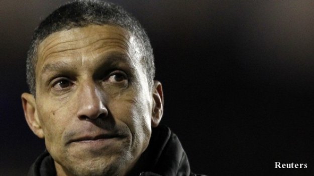 Крис Хютън ще води Норич