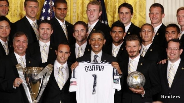 Барак Обама се базика с Дейвид Бекъм