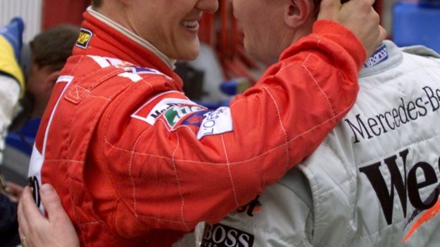 Снимка от 2001 година: Шумахер и Хакинен бяха големи съперници, но не криеха огромния респект един към друг