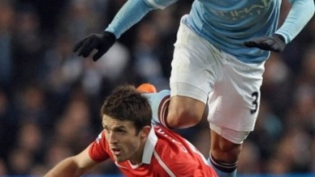 Сити оправда смяната на Тевес с контузия