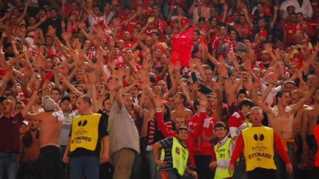 Дучето готви &quot;червен&quot; десант на &quot;Герена&quot;