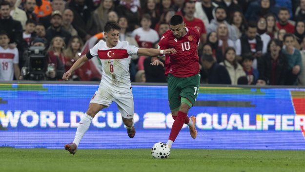 България се бори в Турция, но официално сме футболно джудже 