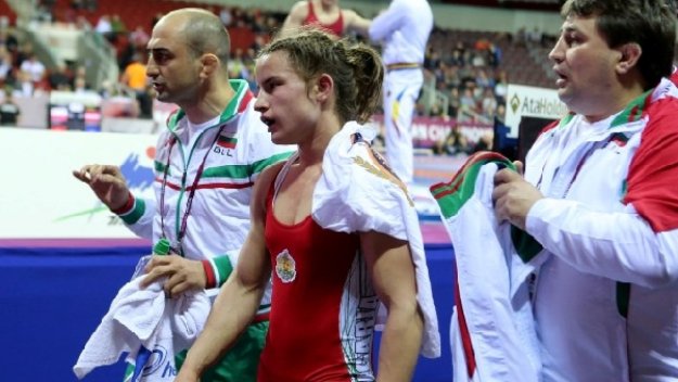 Грандиозно! Биляна Дудова грабна златото от европейското по борба
