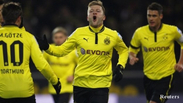 Борусия Дортмунд продължава да гази