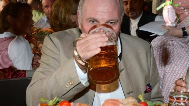 Измамникът Ули Хьонес излиза от затвора днес