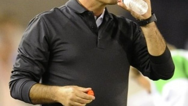 Феновете обвиниха Жозе за проблемите