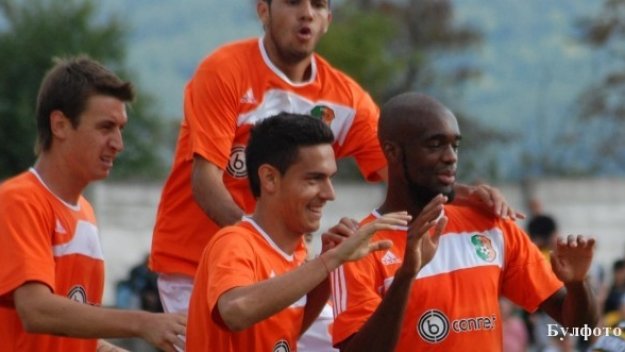 Литекс чукна с 1:0 Сьондериске