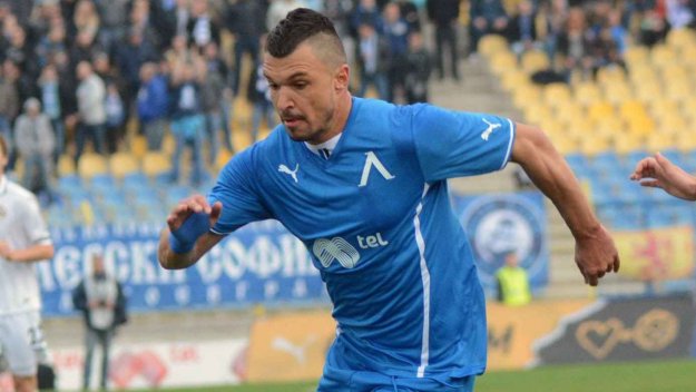 Валери Божинов пред трансфер в Англия