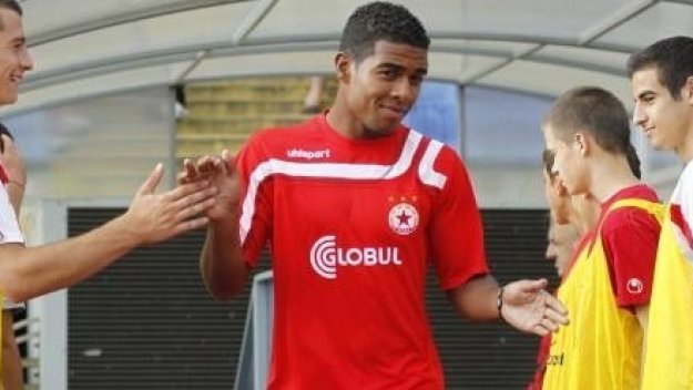 Скандал в ЦСКА! Грегъри Нелсън бойкотирал мача с Порто