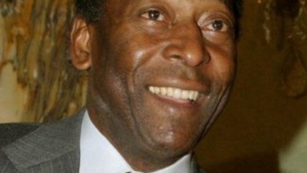 В Сантос полудяха, картотекират 70-годишния Пеле за декември