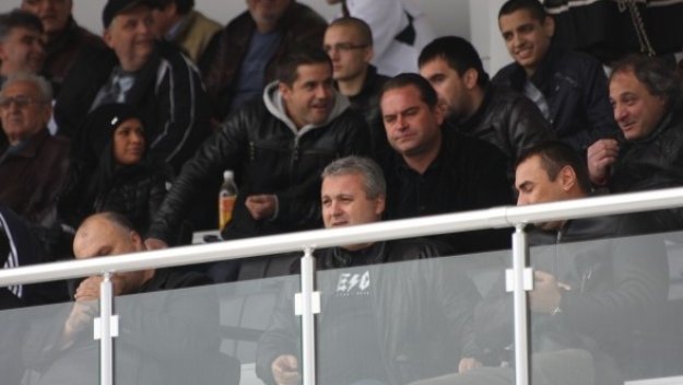 Съветници на Коко съсипали Локо