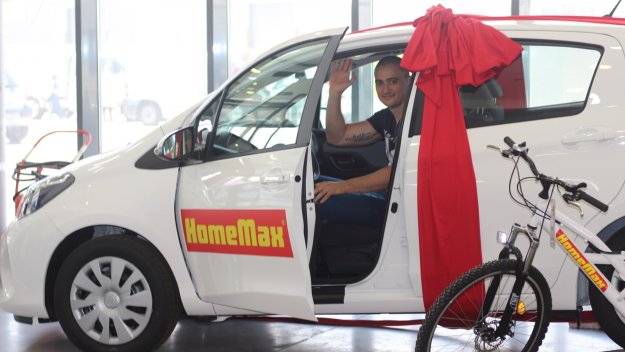 Късметлия спечели чисто нова Toyota Yaris от игра на HomeMax