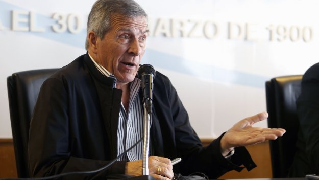 Табарес остава начело на Уругвай до Мондиал 2018