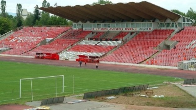 Комисията по лицензирането инспектира &quot;Армията&quot;