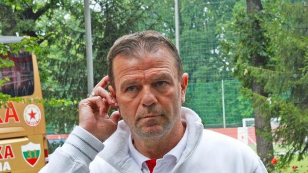 ЦСКА бие шута на чуждестранен бек