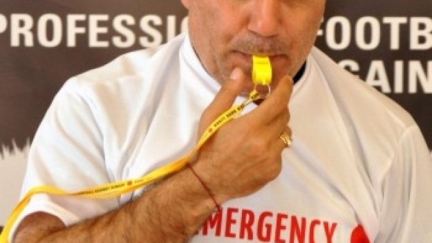 Спрягат бивш футболист на Литекс за заместник на Камата