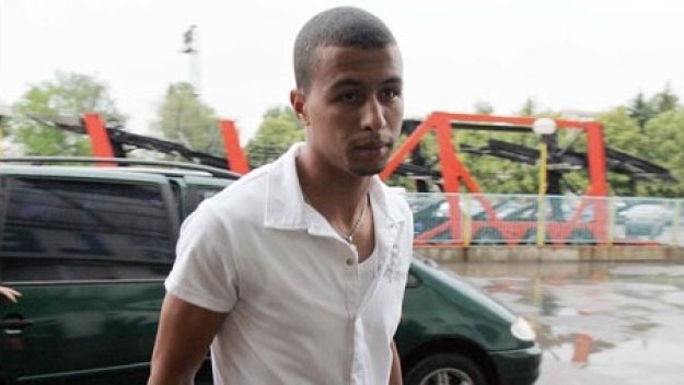 Проблеми за Шакиб Бензукан в Левски