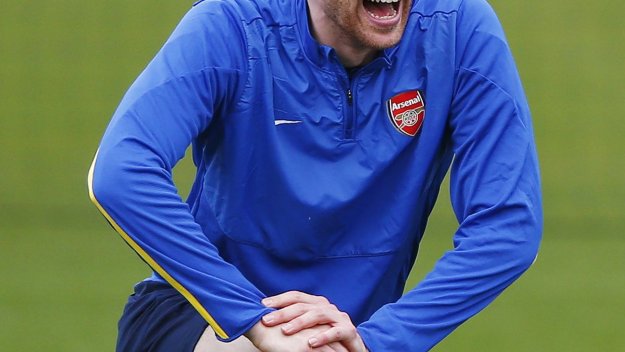 Мертезакер и Росицки преподписаха с Арсенал