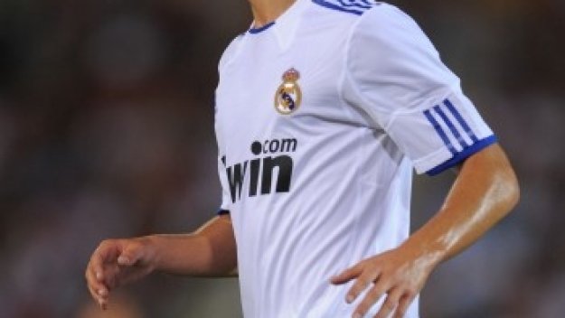 Астън Вила иска Серхио Каналес