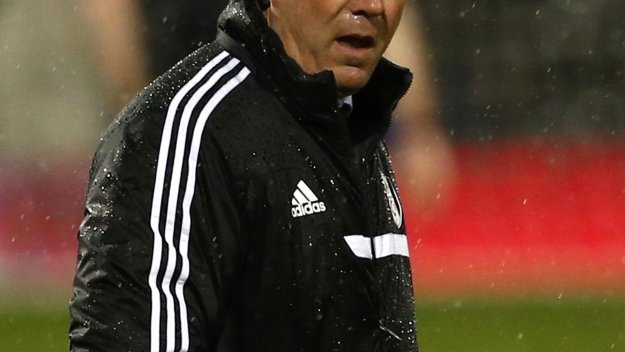 Фулъм уволни Мюленстийн