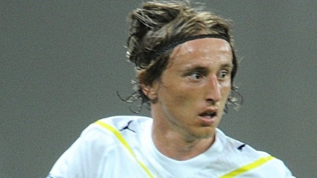 Тотнъм без Модрич за реванша с Йънг Бойс