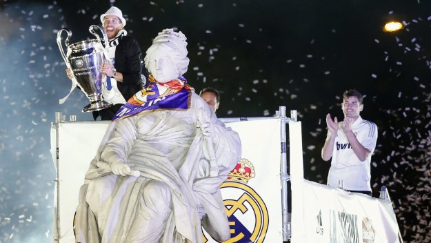 100 000 празнуваха с Реал Мадрид на Сибелес