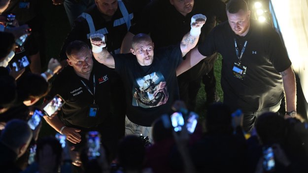 Усик за реванша с Джошуа: Защитата на родината ми е по-важна