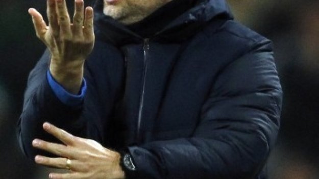 Бекенбауер вкарва в игра кандидат-треньор за Байерн